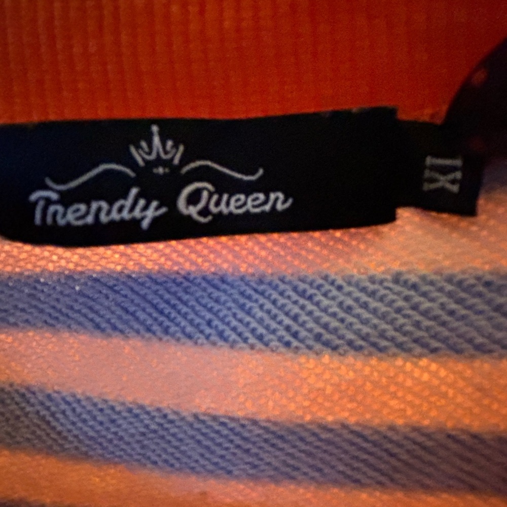 Women’s Striped Sweatshirt - XL - Picture 4 of 5